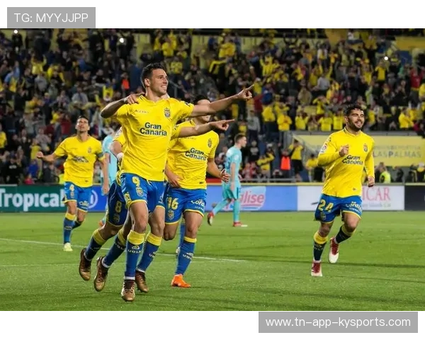 西甲亮点不断，精彩门球和精彩扑救交织上演，西门足球